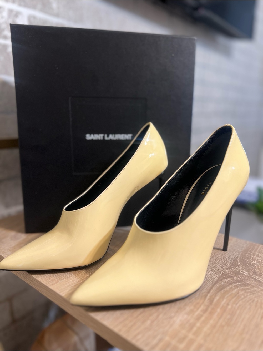Saint Laurent Pale Yellow Patent Leather Pointed Pumps